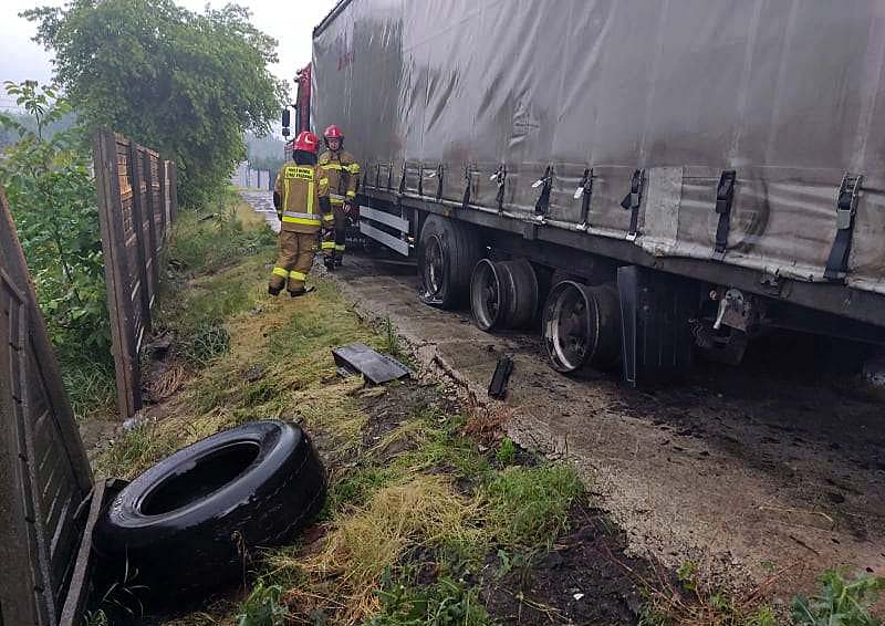 Piorun uderzył w ciężarówkę. Nastąpiła eksplozja
