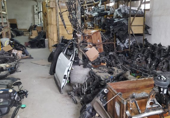 Dwie dziuple samochodowe pod Ostrowem