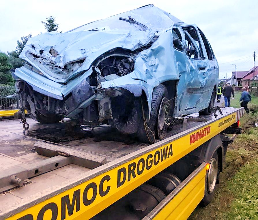 Roztrzaskał citroena i sobie poszedł