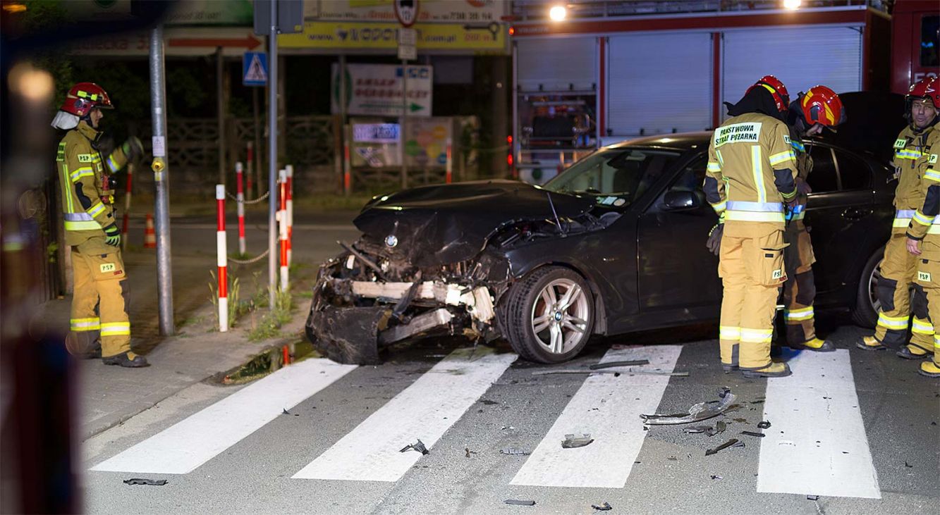 BMW wjechał w peugeota na Strzeleckiej i Ledóchowskiego