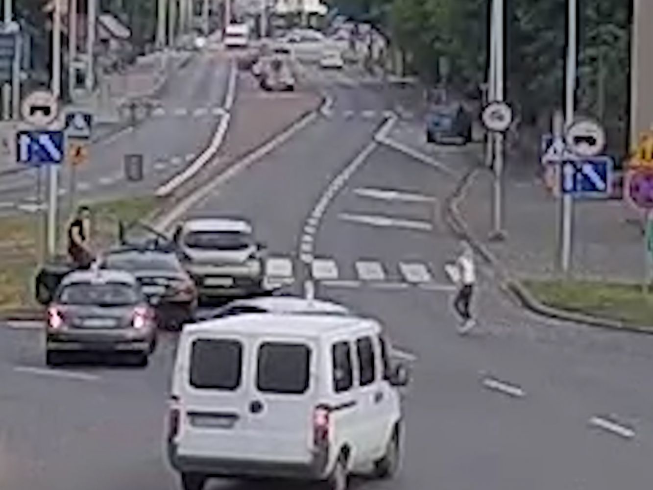 Kolizja na Rondzie Bankowym. Czy audi mogło wyhamować?