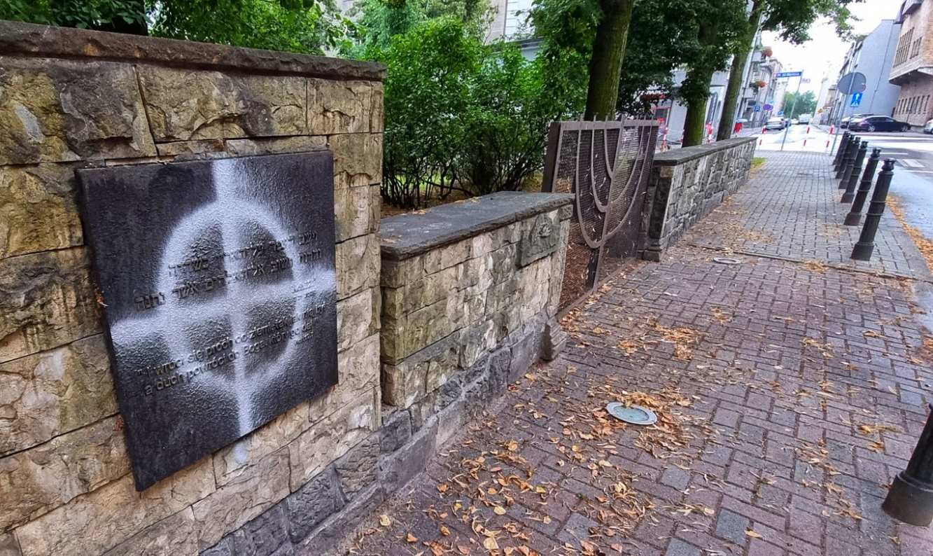 Pseudograficiarz oznaczył żydowski cmentarz