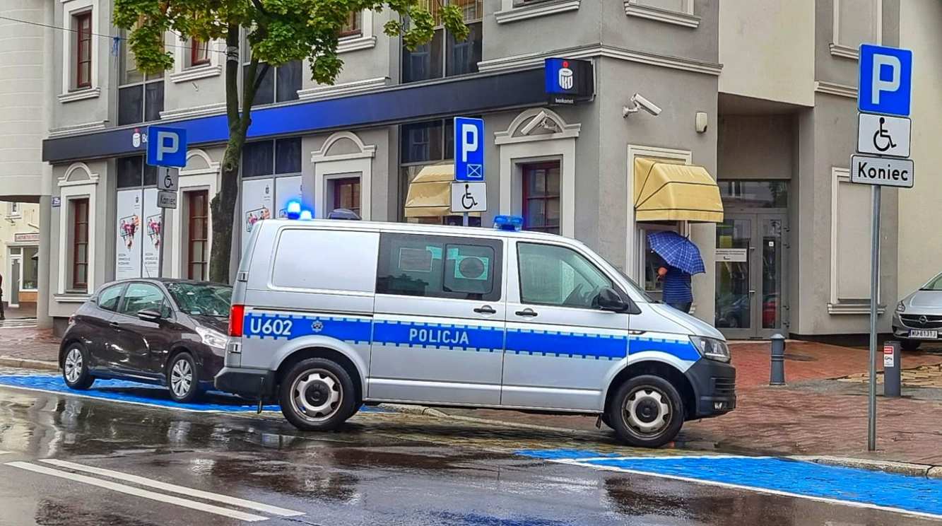 Uratowali kobietę przed utratą dużych pieniędzy