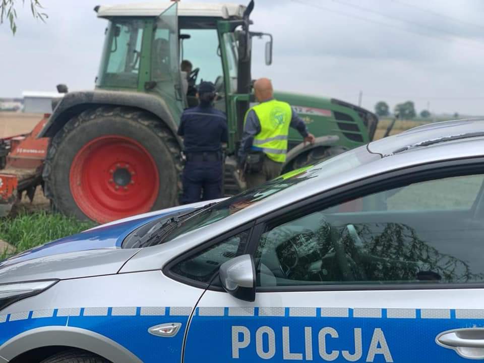 Policja dotarła do rolników na polach