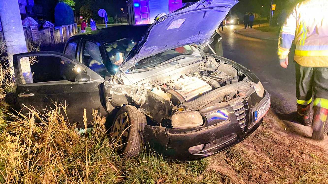 Nie dojechali na imprezę i uciekli po rozbiciu auta