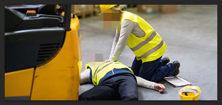 Operator widlaka sobie golnął i przejechał kobietę