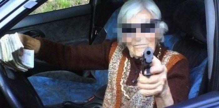 72-latka okradła koleżankę