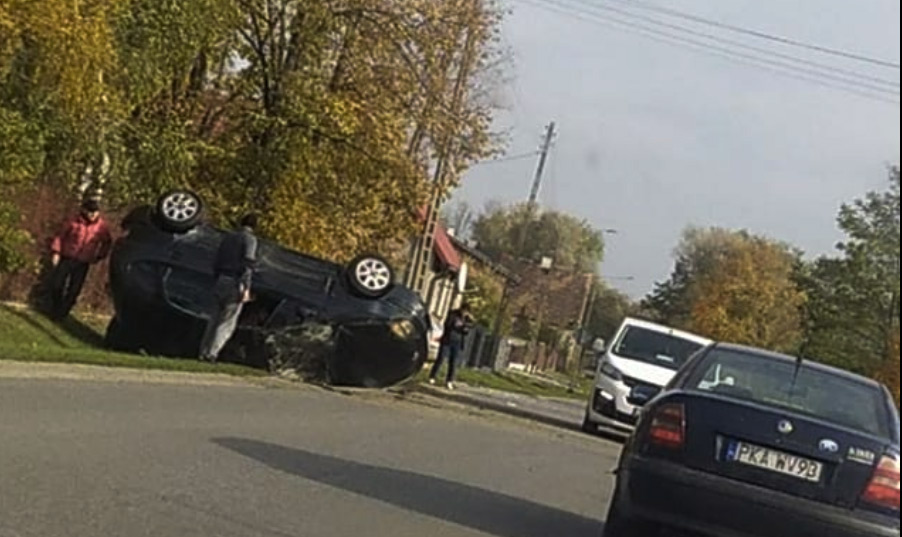W Ołoboku zderzenie 2 aut. Jedno dachowało