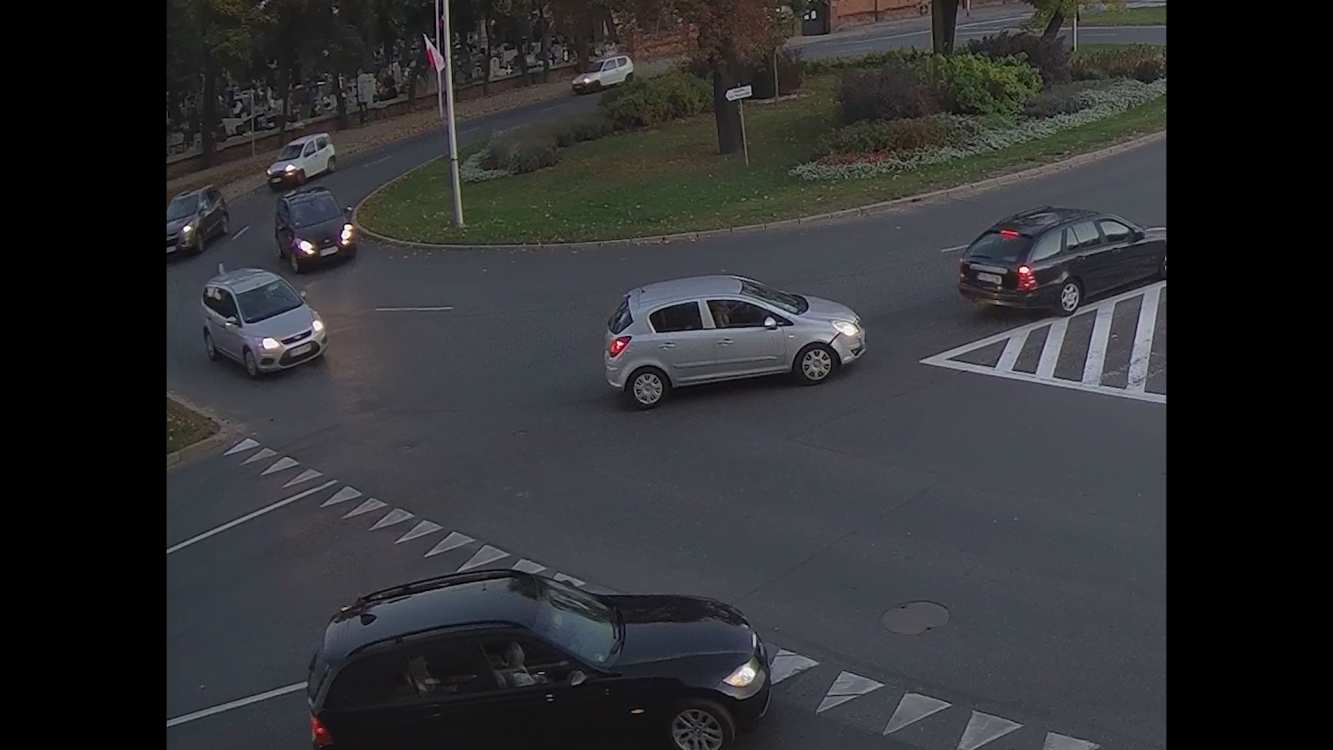 Pijany wjechał na rondo bankowe jak do siebie