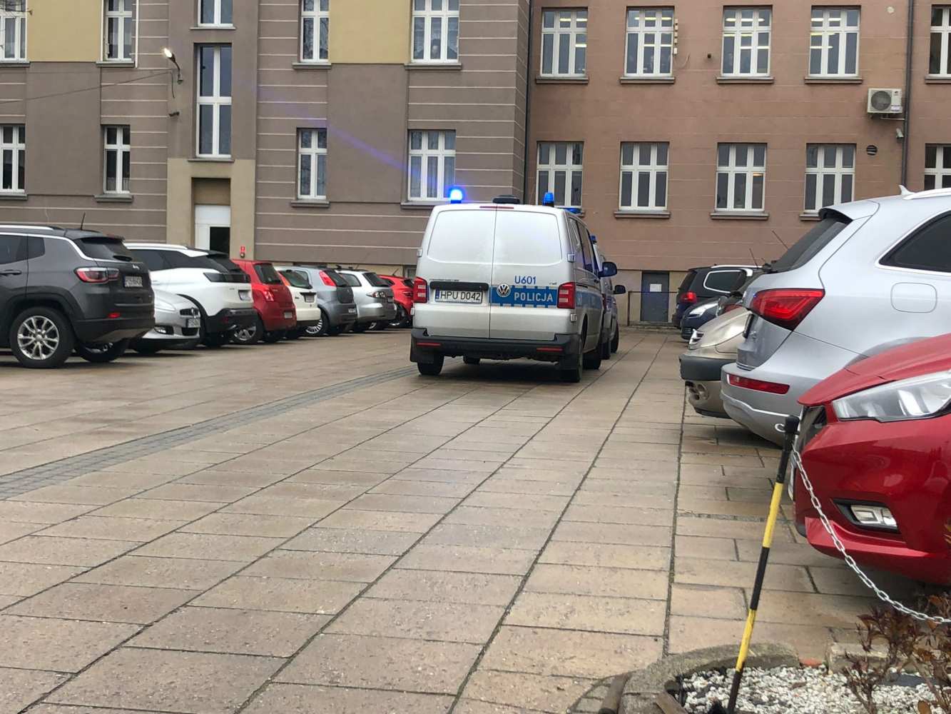 Chłopak wypadł z okna w liceum? (aktualizacja 2)