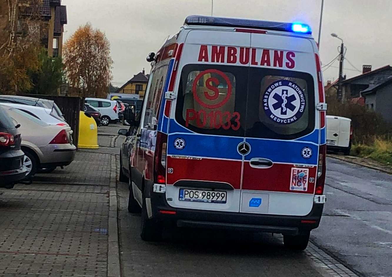 Schodził po balkonach i spadł