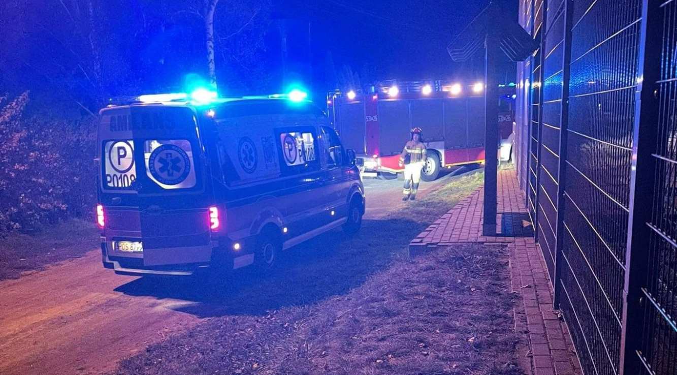 Spadł z wysokości. Walczy o życie