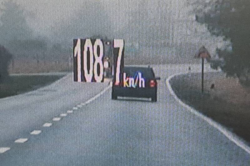 Ostrowianin stracił prawko pędząc volkswagenem