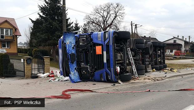 Cysterna z toksyczną substancją miała wypadek. Kierowała kobieta