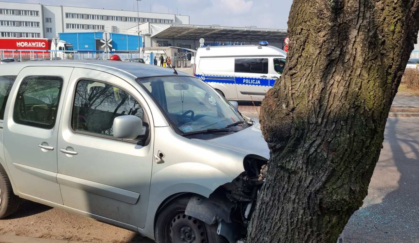 Wyjeżdżał z Mahle i skasował osobówkę. Na końcu doszło do awantury