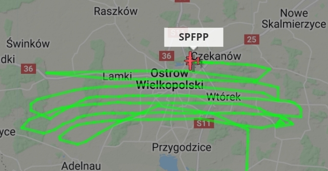 Tajemniczy samolot nad Ostrowem. Wiemy co robi