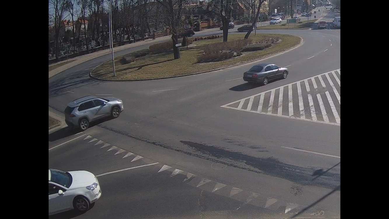 Zbyt dynamicznie ruszył i uszkodził auto na Rondzie Bankowym