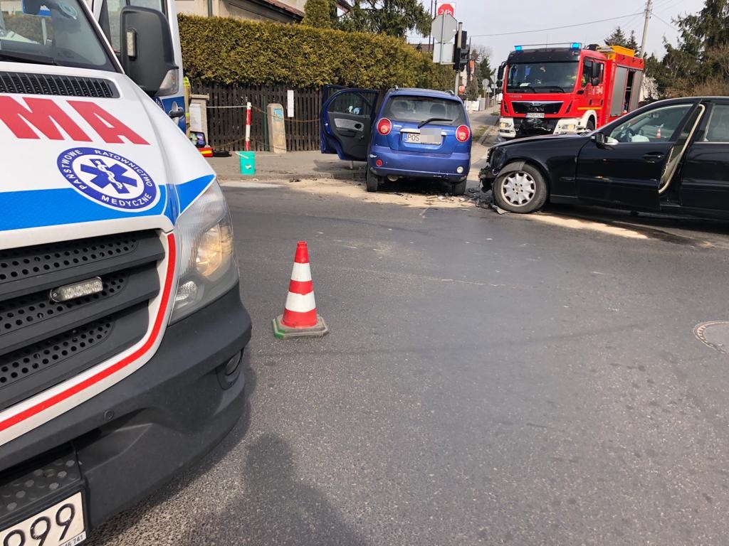 Zderzenie mercedesa i matiza na Ledóchowskiego