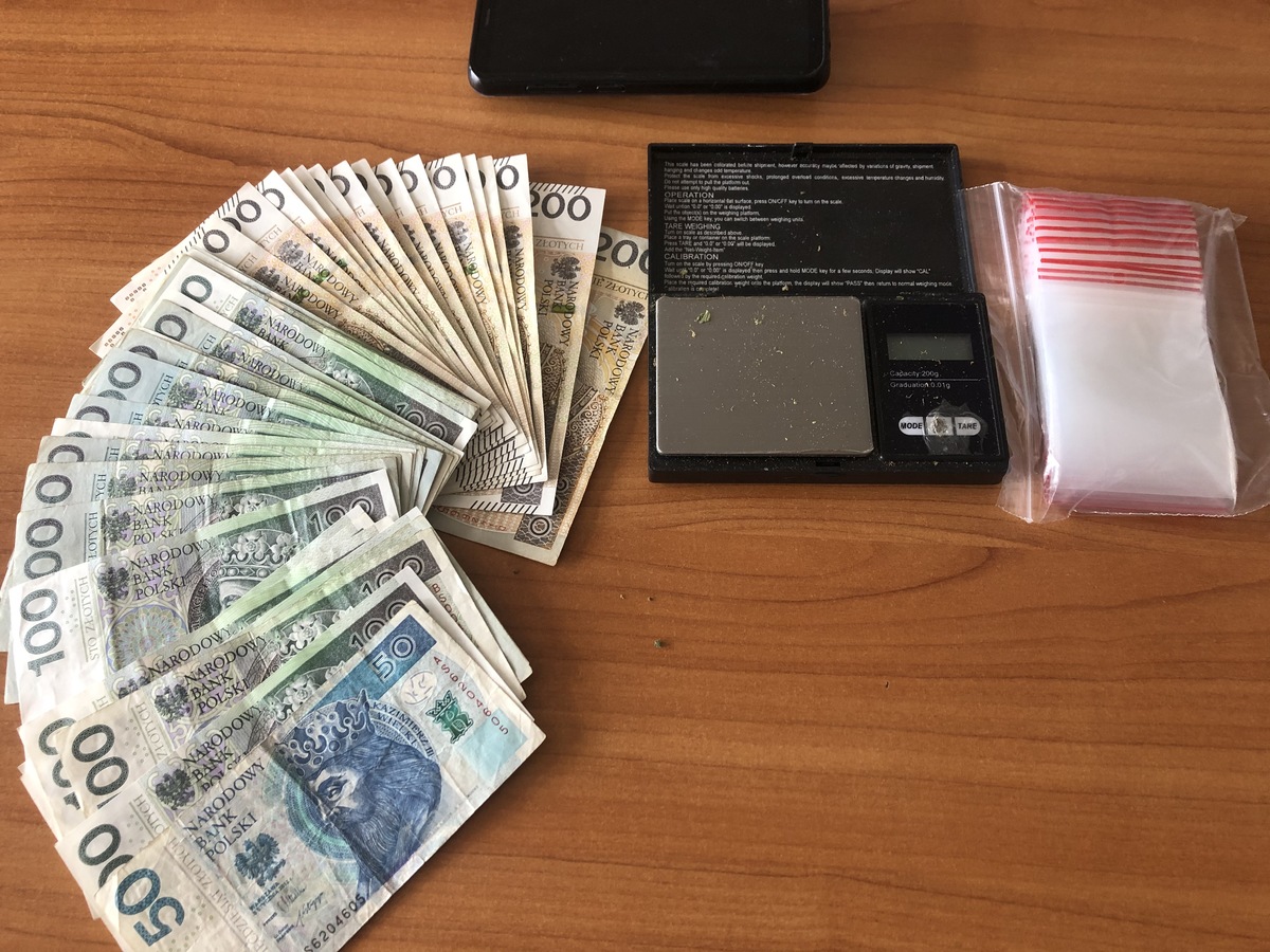Okradała firmę, a narkotyki trzymała w słoikach (ZDJĘCIA)