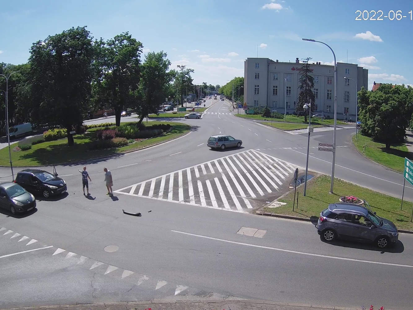 Pan z hyundaia dał się złapać w pułapkę na Rondzie Bankowym (wideo)