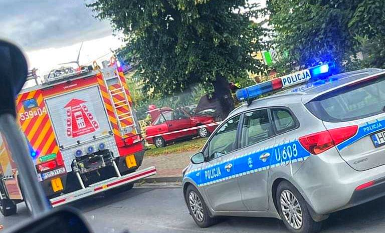 Był reanimowany po uderzeniu w drzewo (aktualizacja)