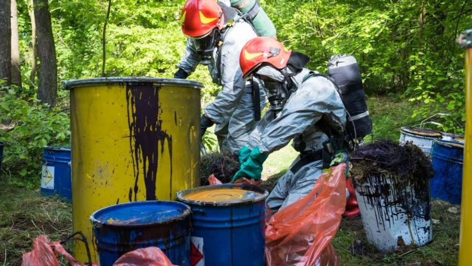 Grupa chemiczna interweniowała przy toksycznych beczkach