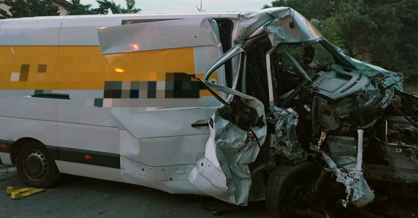 Obywatel Ukrainy jako kurier rozbił służbowe auto