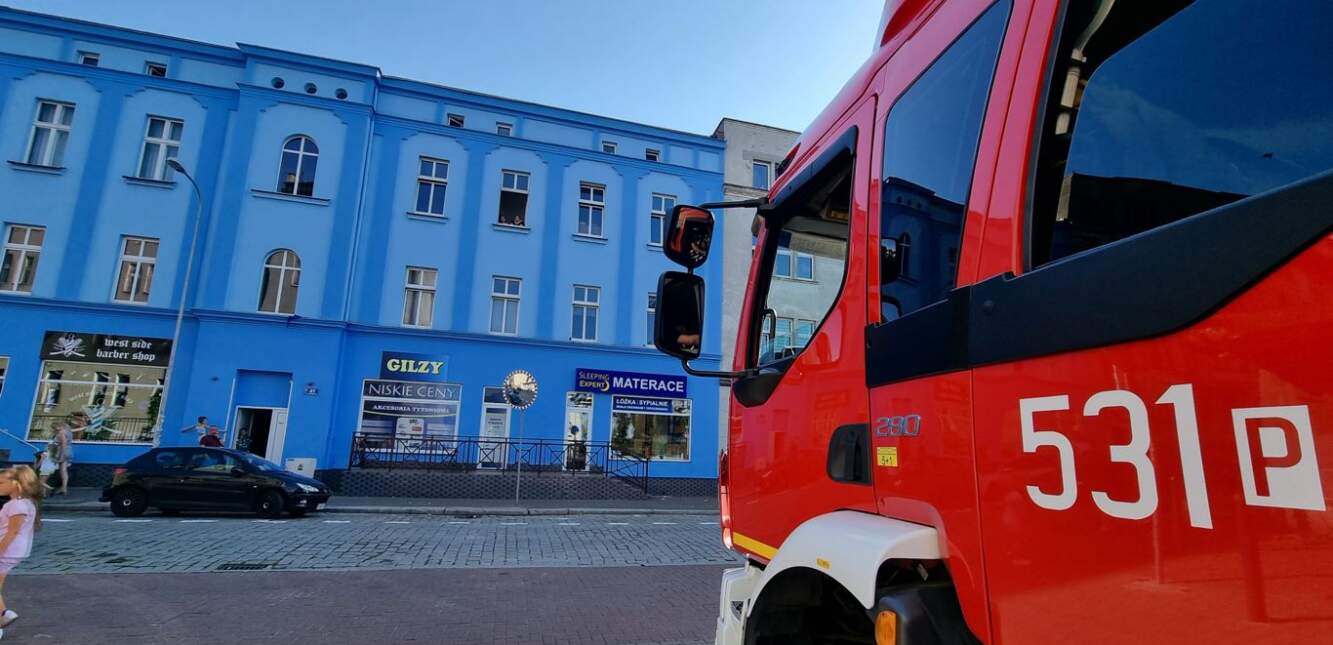 2-latek uwięziony w mieszkaniu