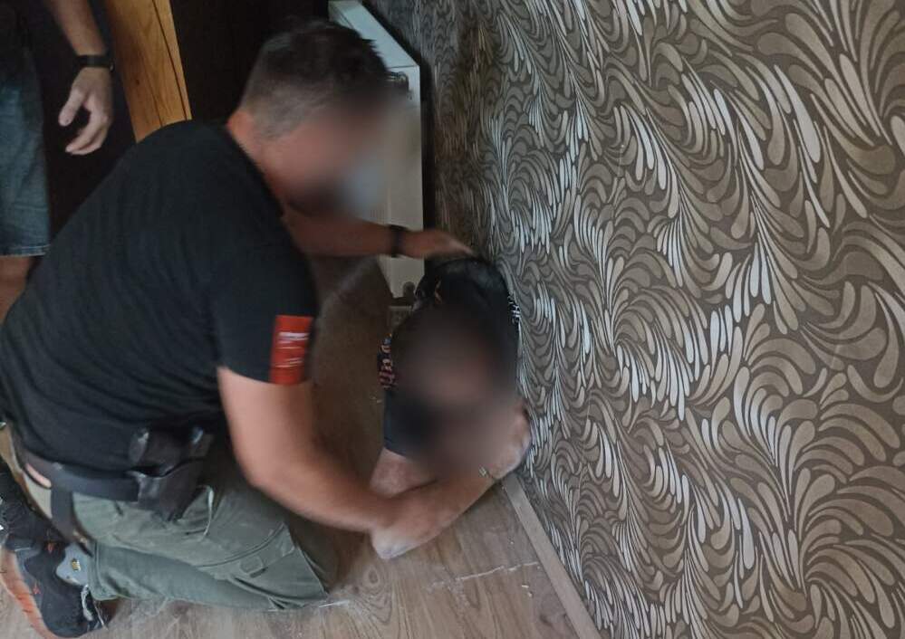 Ukrywał się w „sekretnym” pomieszczeniu