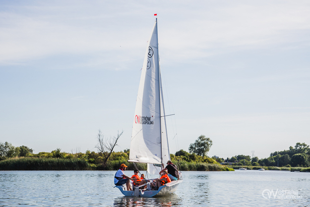 Ostrów pod żaglami – bezpłatne rejsy żaglówką