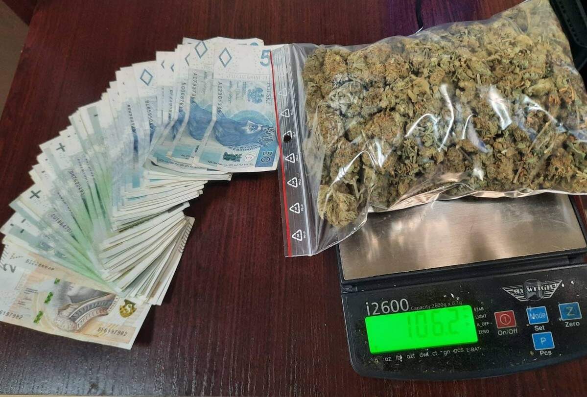 Złapali dilera. Miał sporo marihuany i gotówki