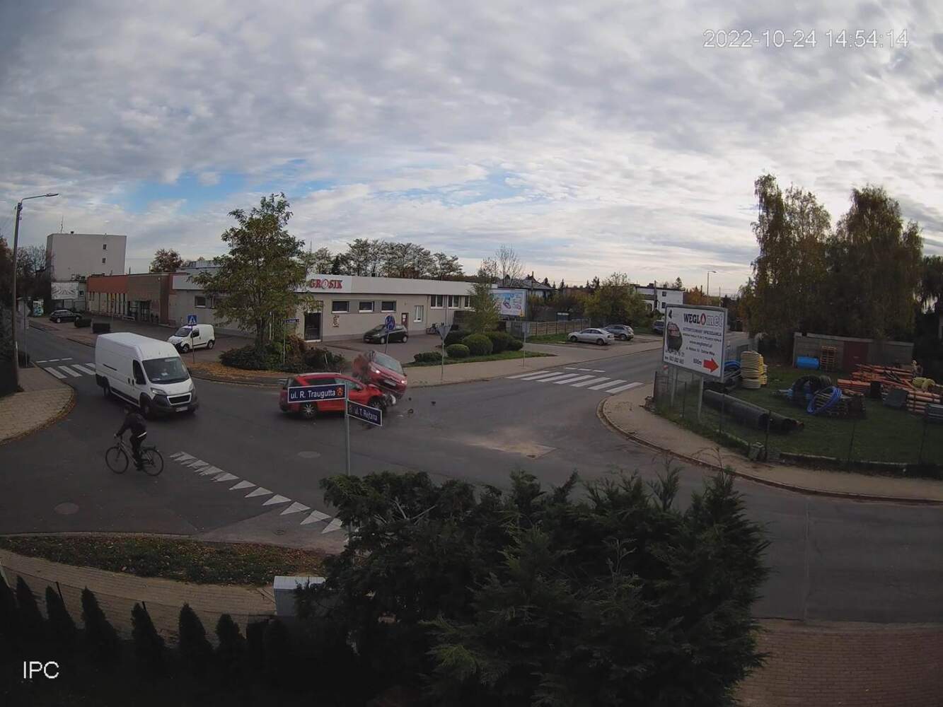 Rowerzysta oszukał przeznaczenie na Rejtana (wideo)