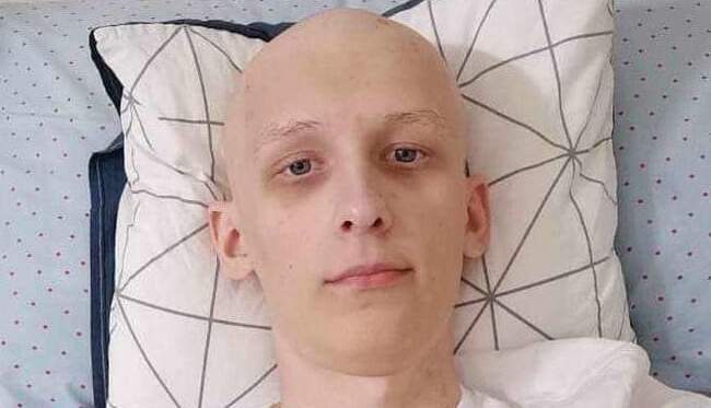 Jako nastolatek zmaga się z poważnym przeciwnikiem