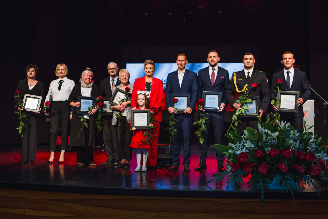 Nowe osoby z tytułami honorowych obywateli Ostrowa, nagrodami prezydent i medalami za zasługi