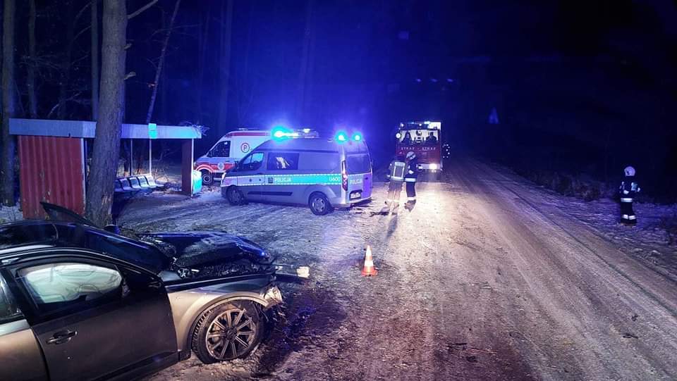 Samochód powiadomił o wypadku. Akcja trwała 3 godziny