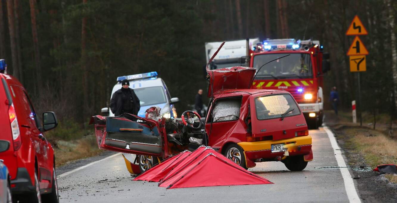 Ślisko na drogach. Sporo groźnych zdarzeń. Jedno śmiertelne(aktualizacje)