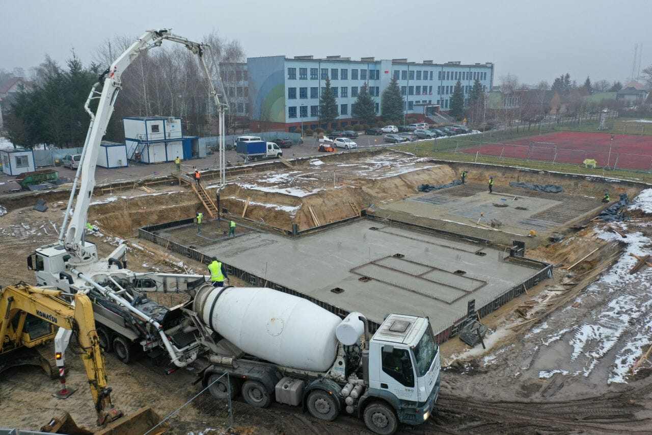 Budują niewymiarowy basen