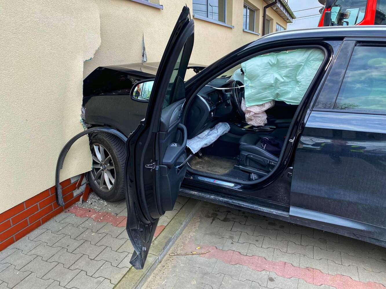BMW wjechał w Dino (ZDJĘCIA)