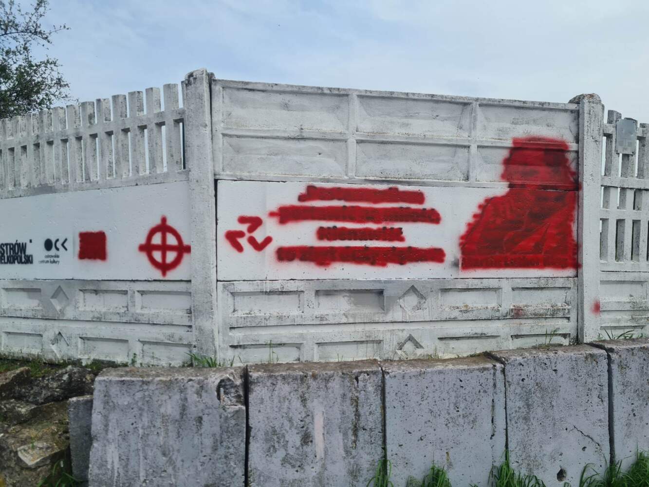Zniszczono ostrowskie murale