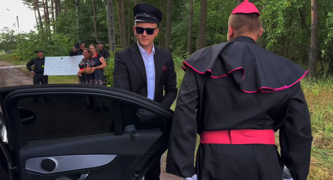 Mieszkańcy sami utwardzili drogę i dokonali „uroczystego” otwarcia