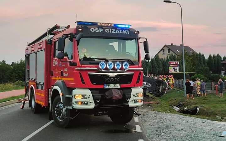 Poszkodowani mogli spłonąć. 4 osoby z obrażeniami
