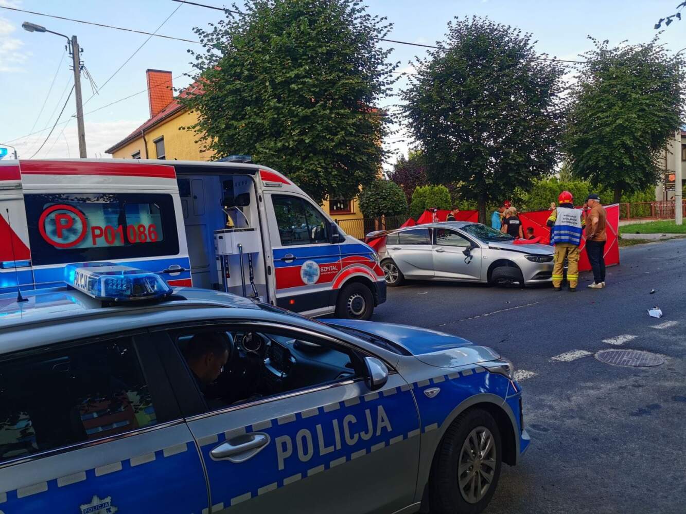 Rowerzystka reanimowana po wypadku 2 aut (aktualizacja)