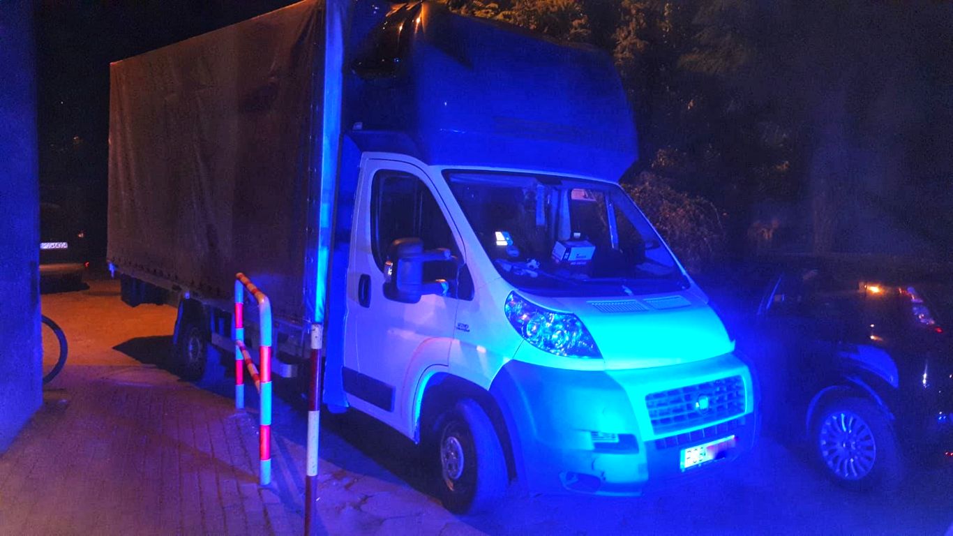 Po pijaku wjechał w 3 zaparkowane auta