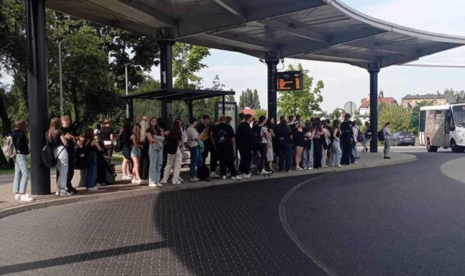 Zatłoczone autobusy to nie wina MZK – twierdzi urząd