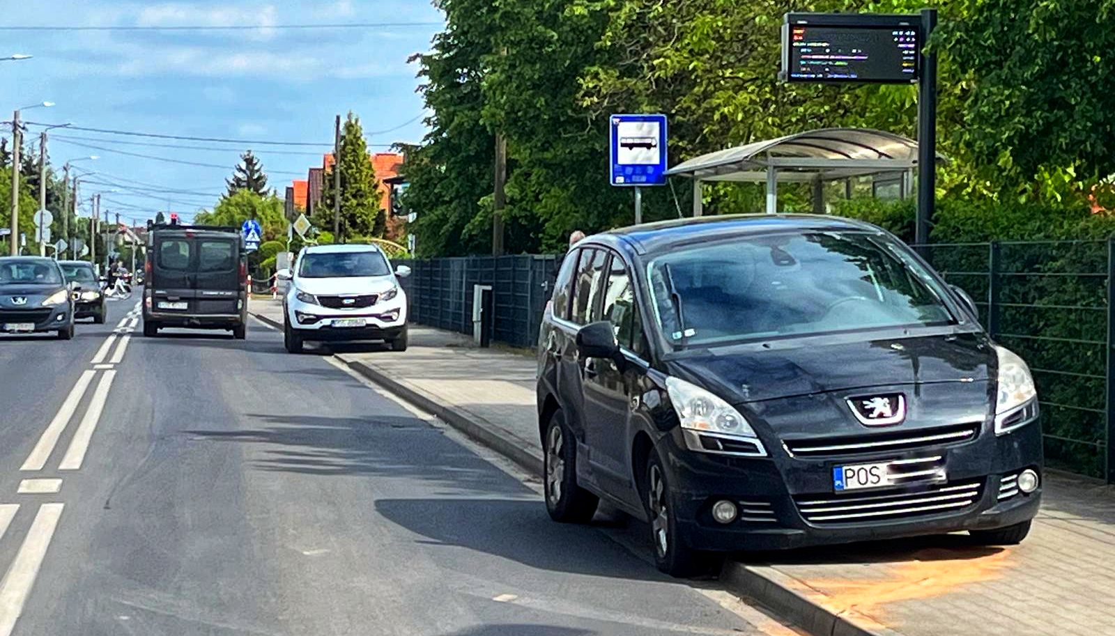 Wymusił i przewrócił się na bok