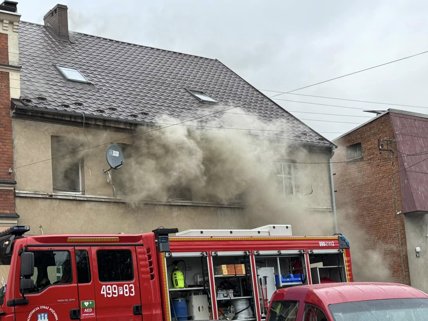 Pożar kamienicy. Duże zadymienie (aktualizacja 2 – przyczyna pożaru)