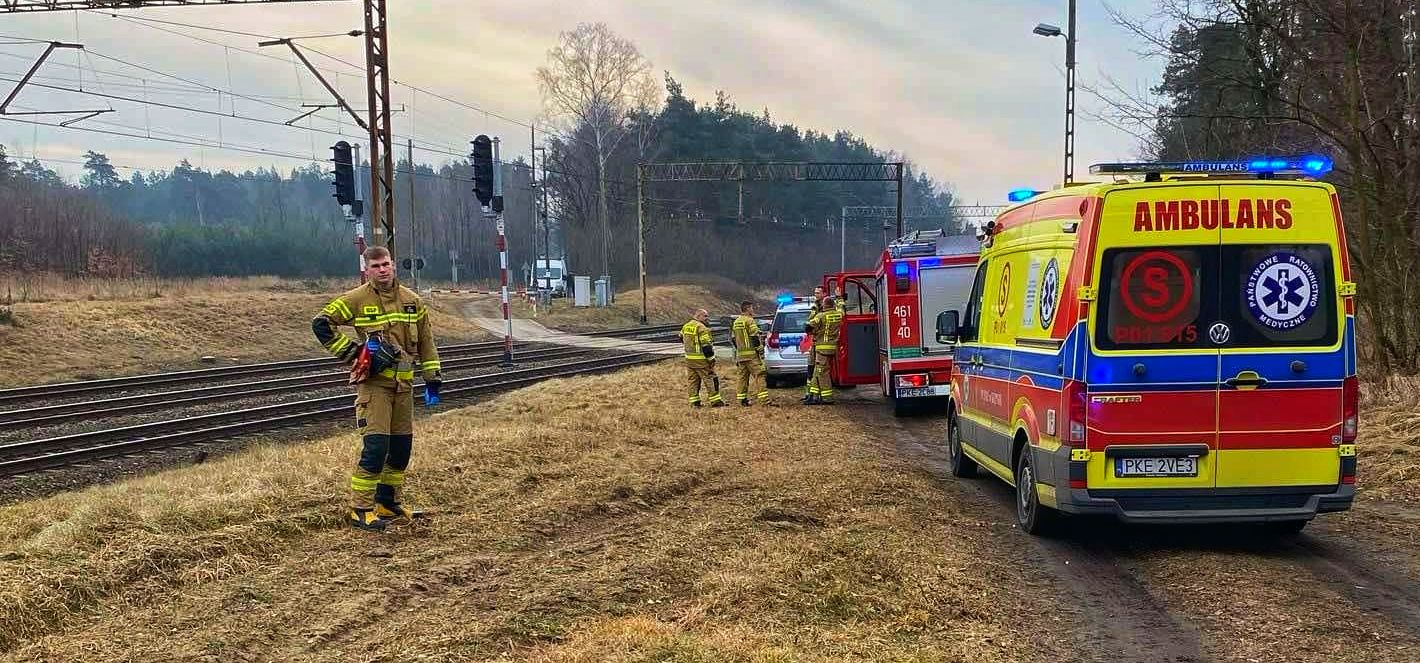 Pociąg potrącił kobietę. Ma wiele obrażeń (ZDJĘCIA)