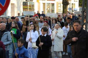 Tłum wiernych przejdzie ulicami Ostrowa IMG_9983