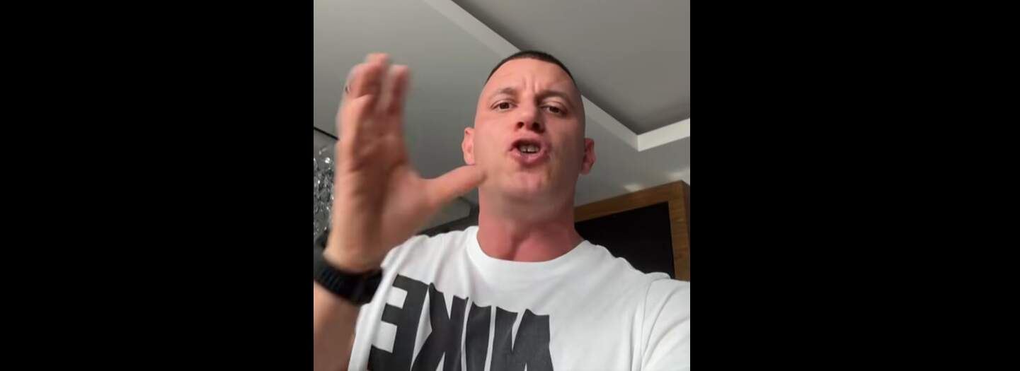 Robiła „Coco Jamboo” z kotem. Dziki trener masakruje (wideo)