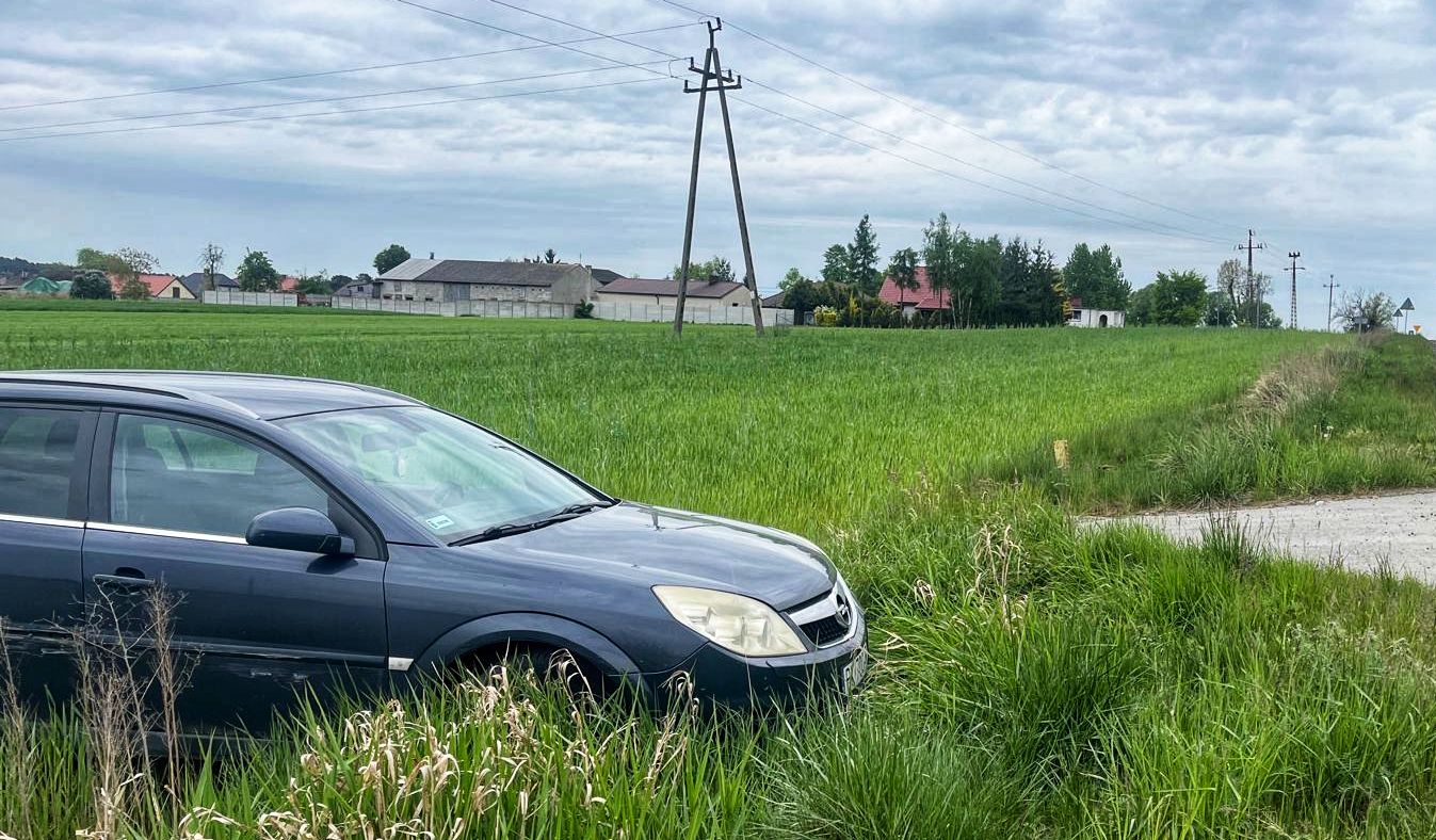 Wjechał do rowu. Policjanci nie byli zaskoczeni